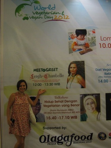 LC_next_to_sign_at_Jakarta_IVS_event