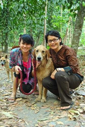 dogs_with_Santhi_and_Chindy