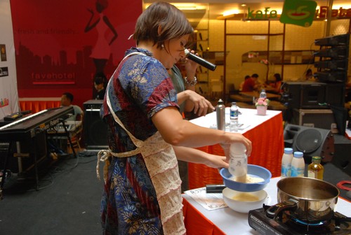 measuring_items_for_food_demo_in_Jakarta