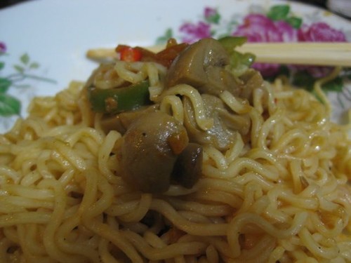 noodles_with_mushrooms_breakfast