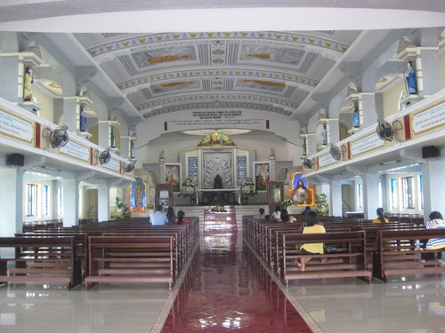 inside_Annai_Velangkanni_temple