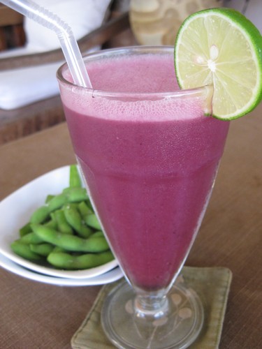 Grape_and_Ginger_juice_with_edamame