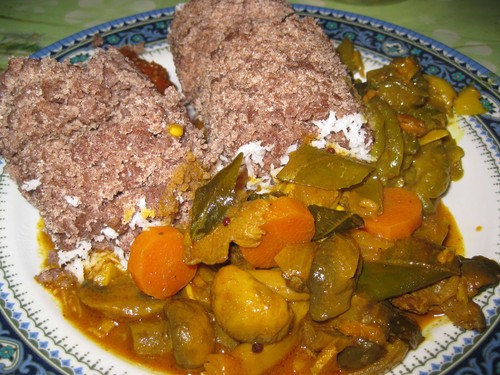 Putu_with_vegetable_curry
