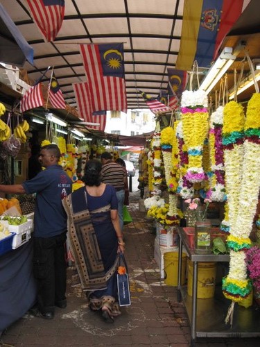 flower_stalls_at_market_in_Brickfields