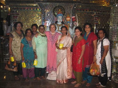 ladies_group_at_Glass_Temple