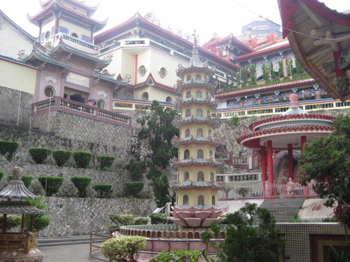 pagodas_at_Kek_Lok_Si_temple