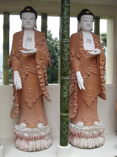 statues_at_Kek_Lok_Si_temple