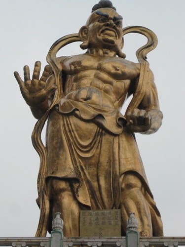 warrior_statue_2_at_Kek_Lok_Si_temple