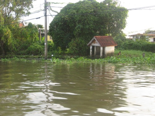 Bangkok_river__houses