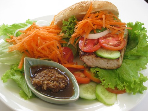 grilled_tofu_burger_at_BaMOMboo_Cafe