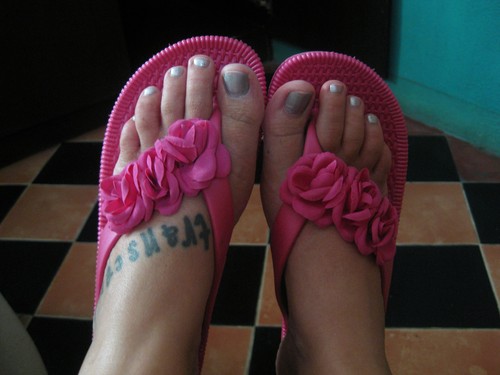 new_pink_thongs_with_flowers