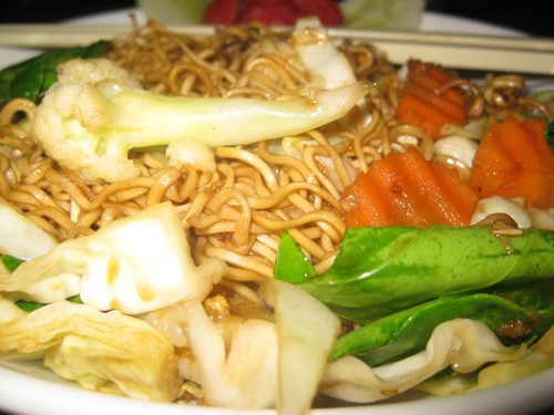 Fried_mama_noodles_with_vegetables_