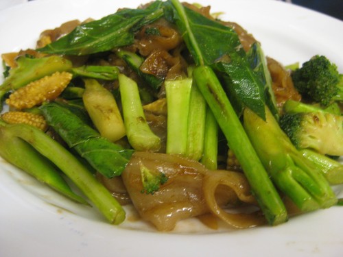 noodles_with_vegetables_at_H_Residence