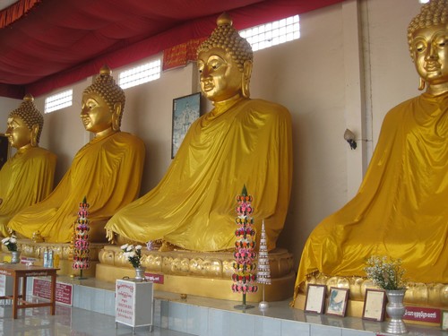 buddhas_at_Ta_Chi_Leik_Shwe_Da_go_Pagoda_