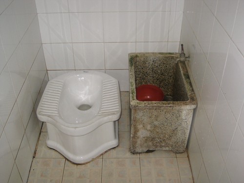 traditional_toilet_in_Thailand