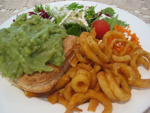 Everyday_Meal_pie_with_mashed_peas
